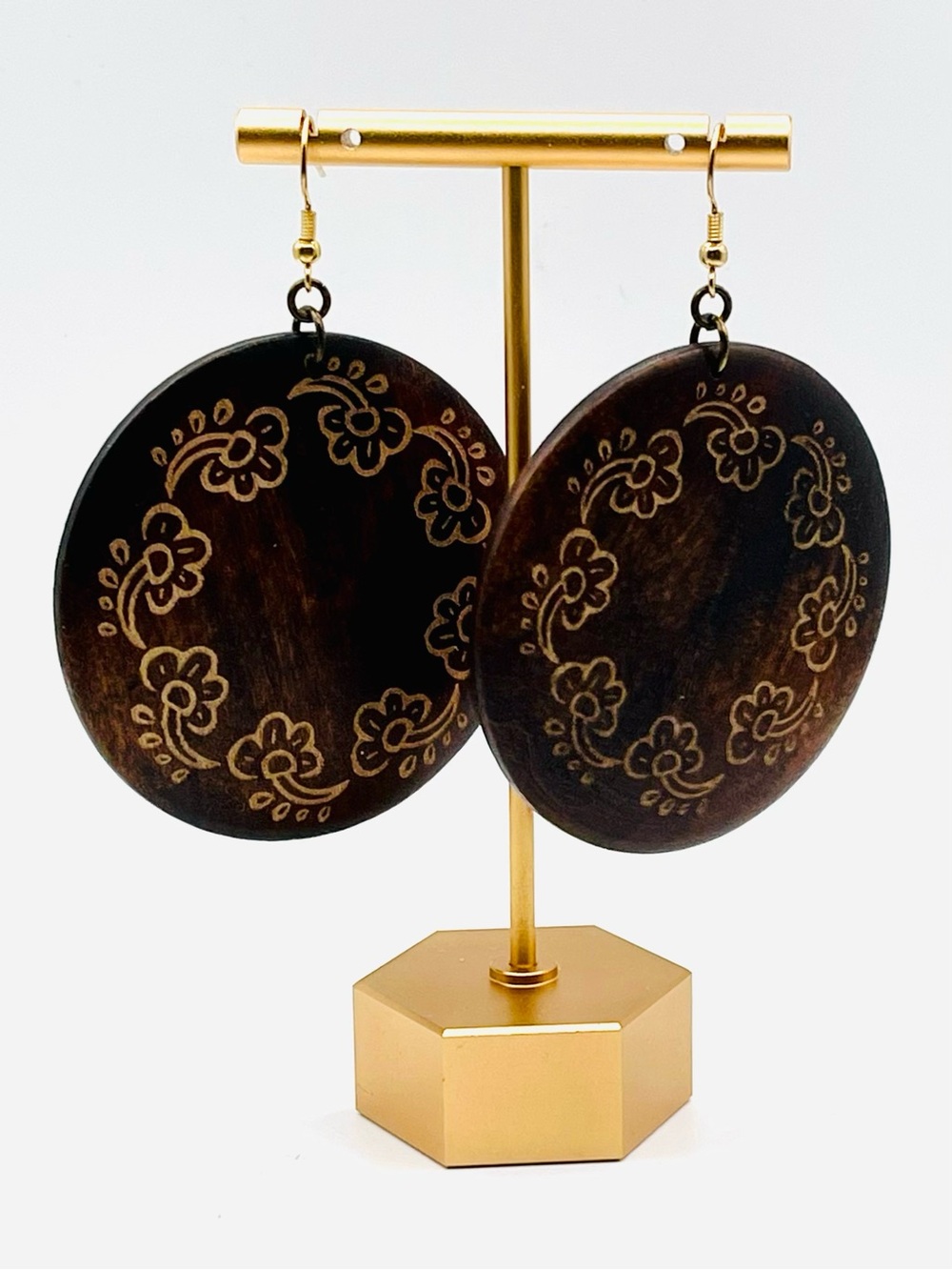 Vtg Boho Round Dark Brown Engraved Wooden Drop Dangle Earrings Floral Wreath